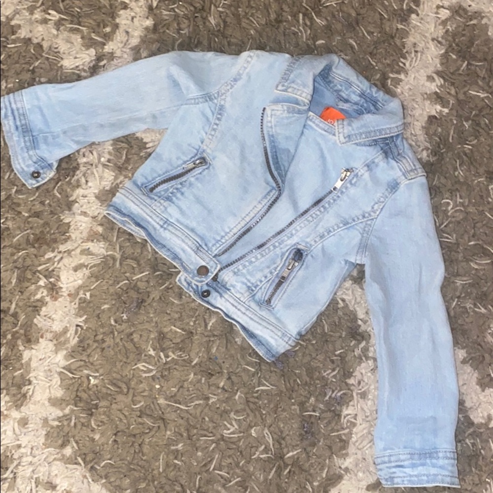 Super cute 🥰 girls denim Moto jacket